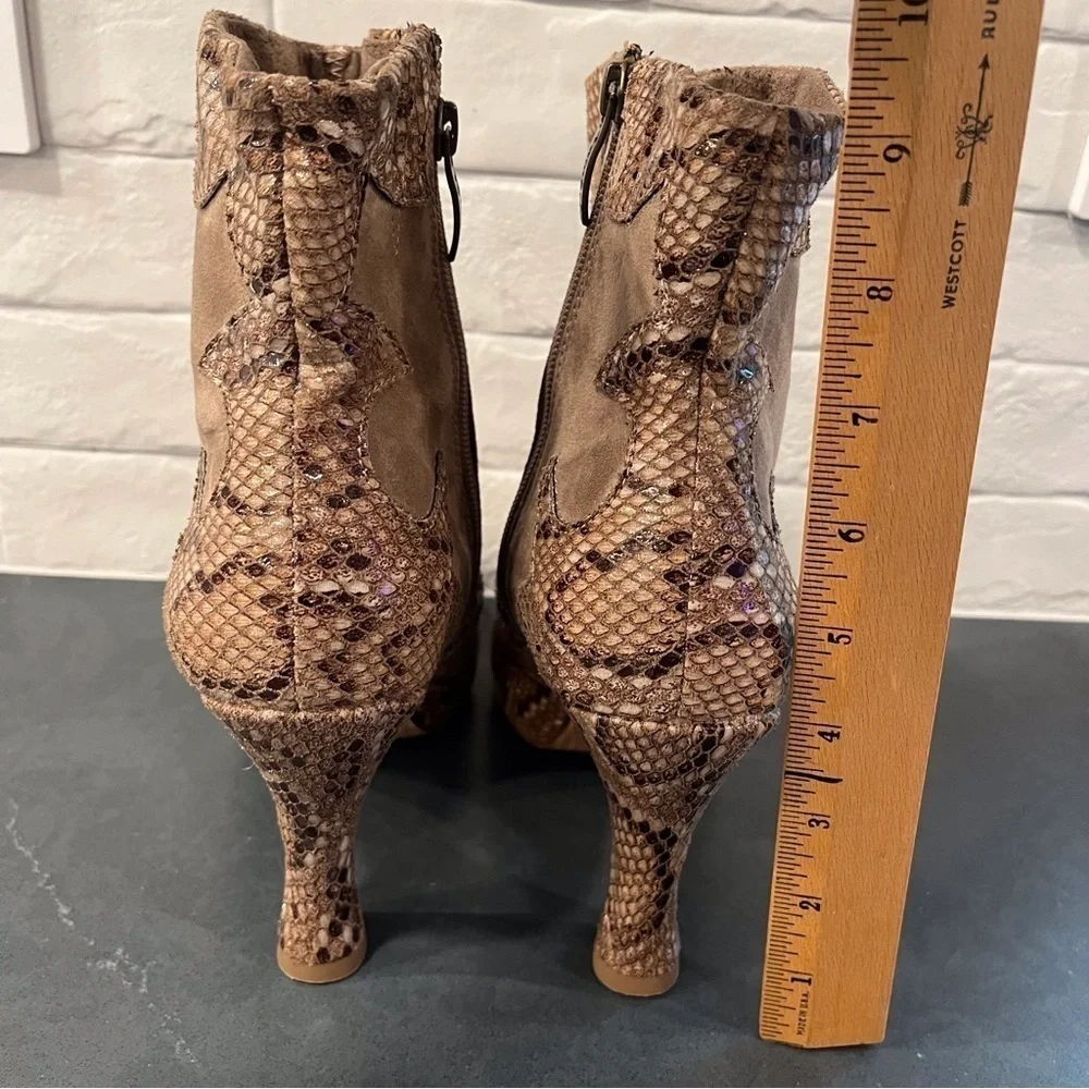 Tamaris sz 40 US 9.5-10 tan snakeprint faux leather heeled booties